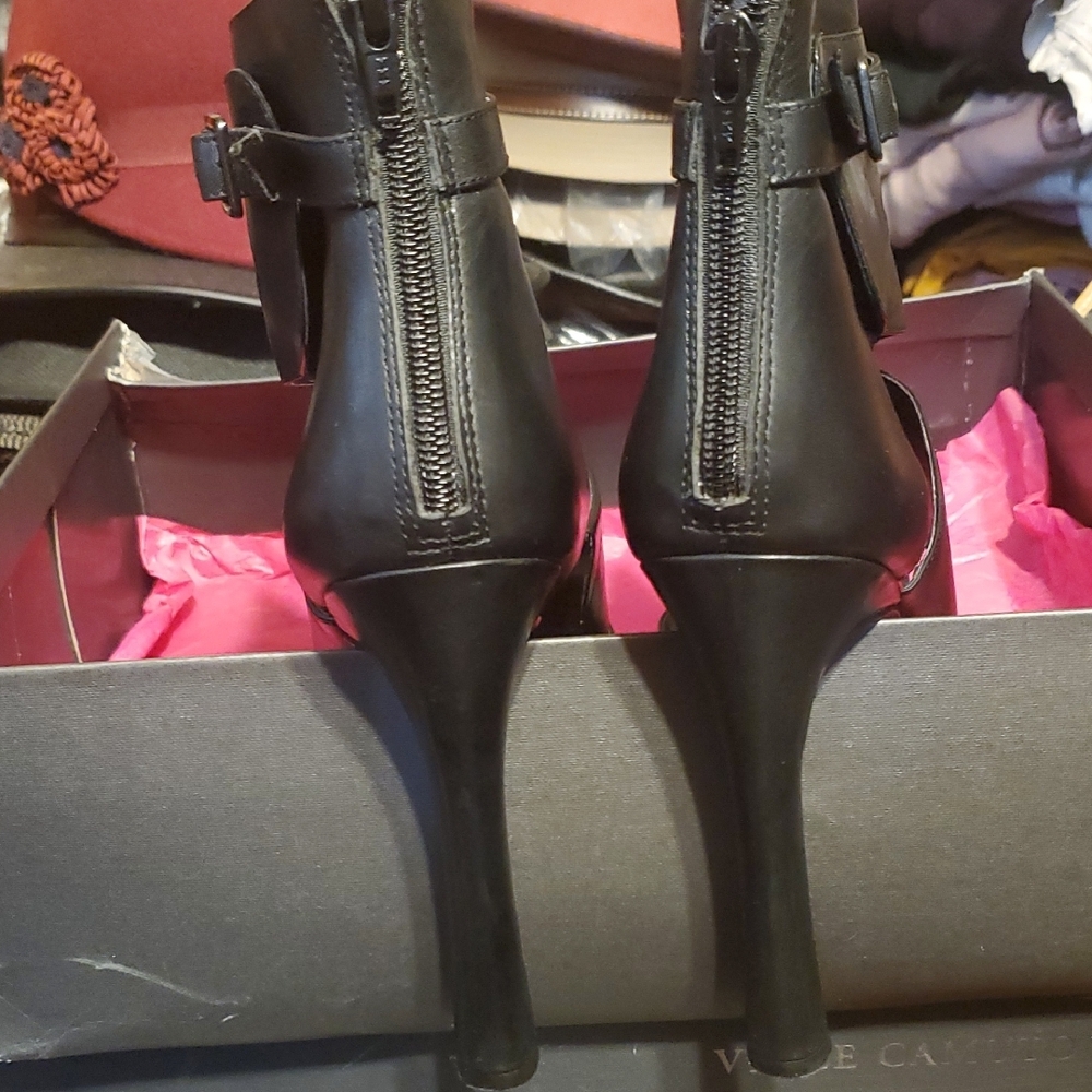 Vince Camuto Black Platform Heels with Strappy Design - Picture 4 of 14